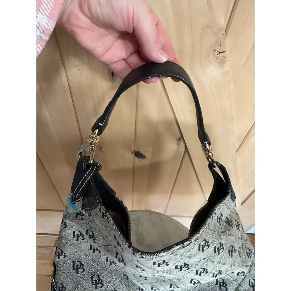 Dooney & Bourke | Signature Large Shoulder Tote Bag in Black - Picture 13 of 13
